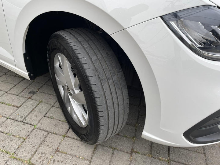 Polo branco Comfortline [2024]