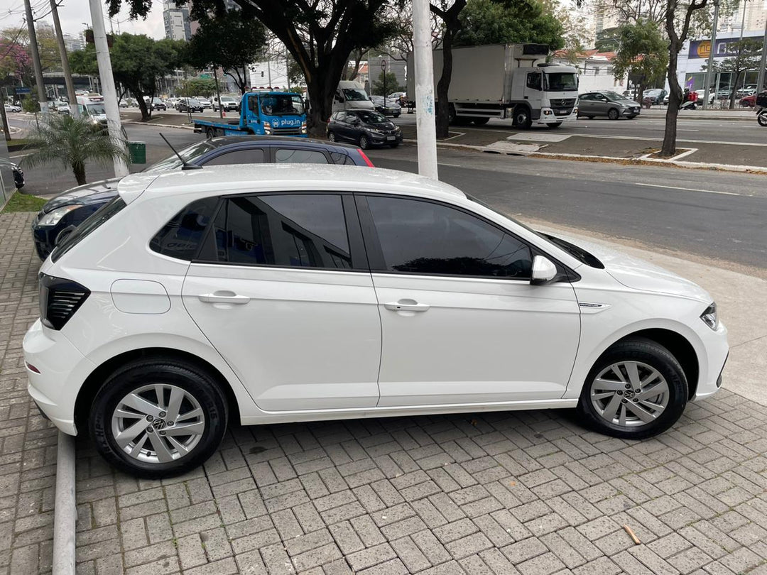 Polo branco Comfortline [2024]